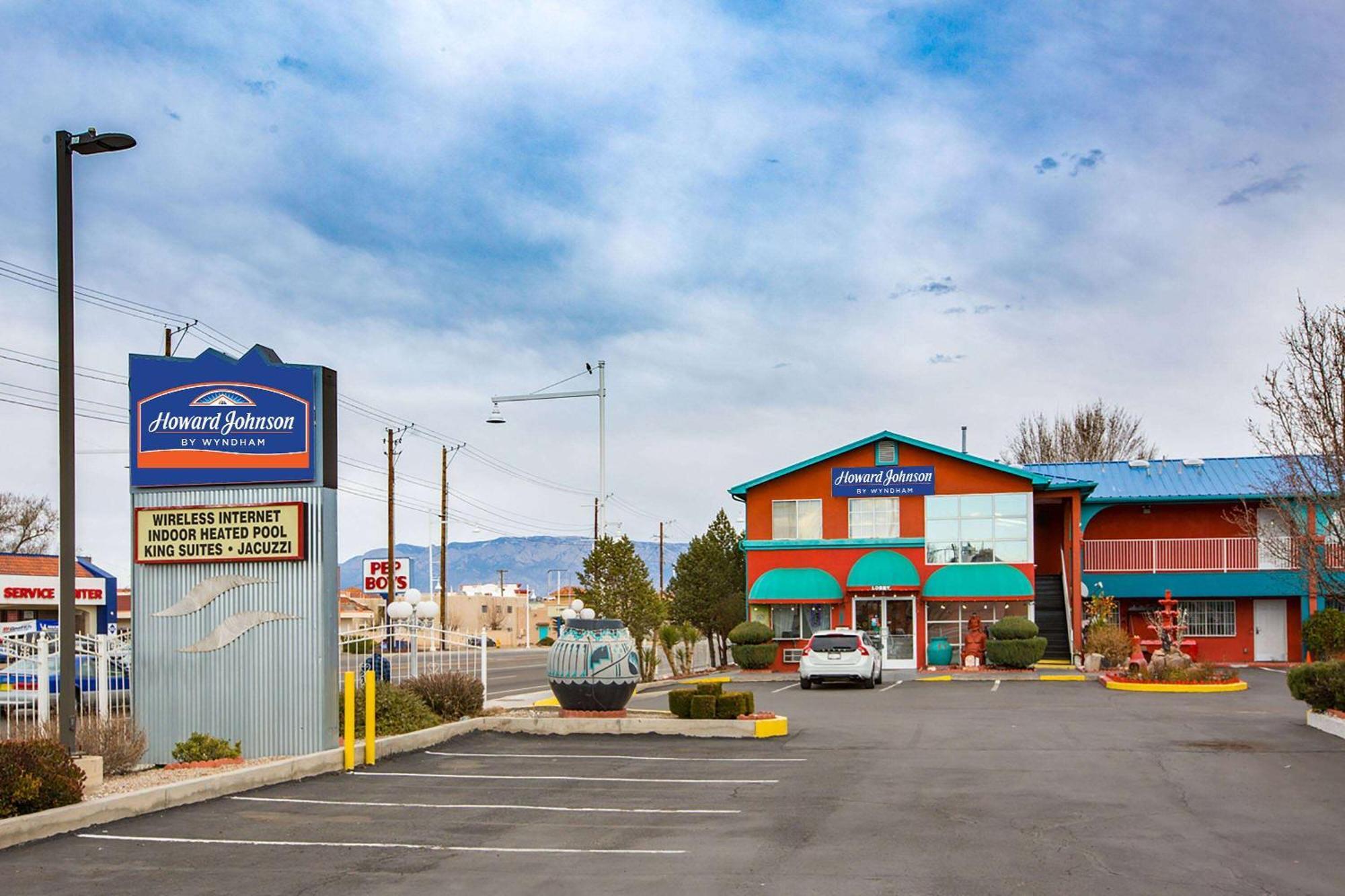 Sandia Peak Inn Old Town Abq, A Howard Johnson By Wyndham アルバカーキ エクステリア 写真