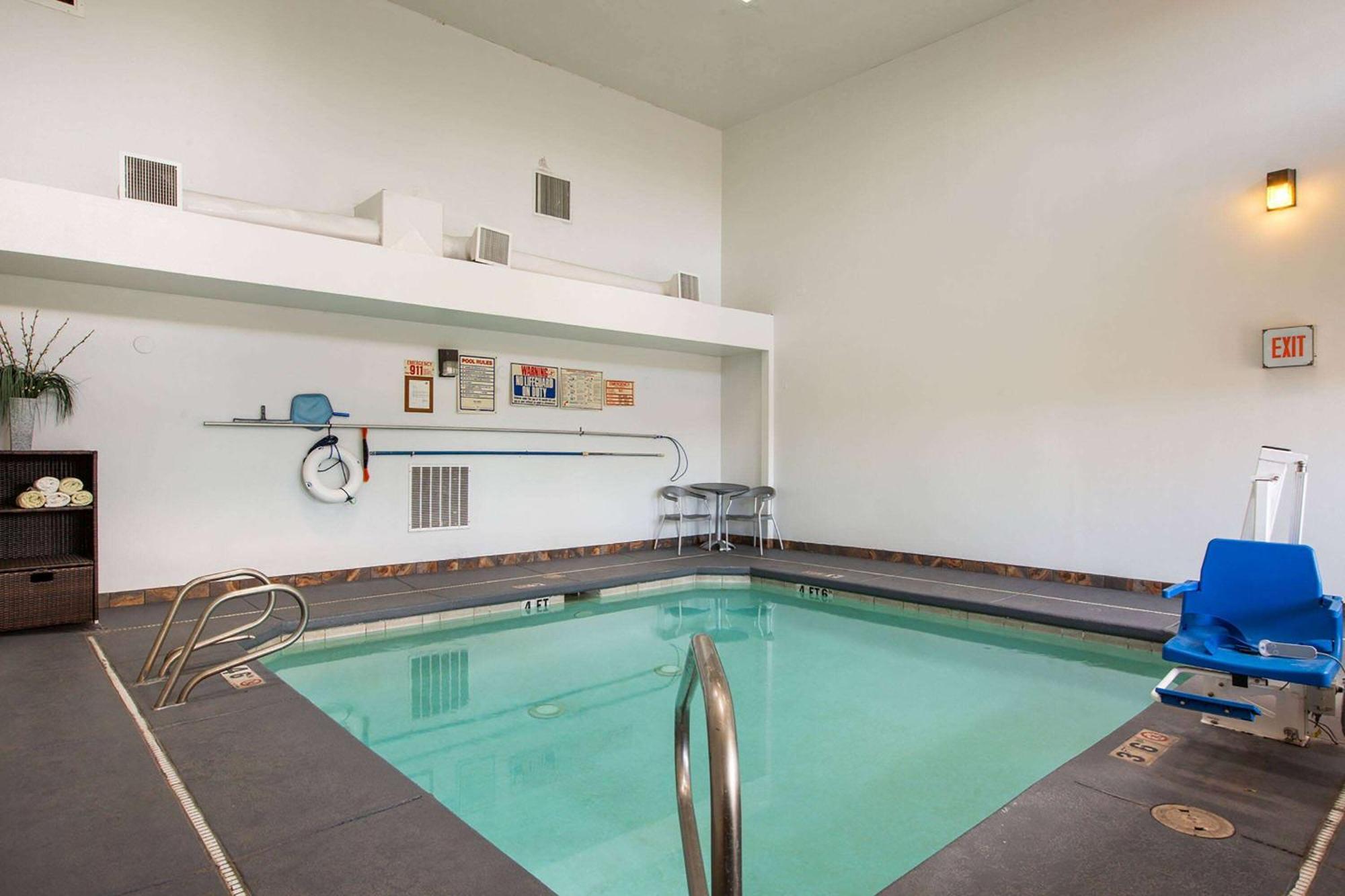 Sandia Peak Inn Old Town Abq, A Howard Johnson By Wyndham アルバカーキ エクステリア 写真