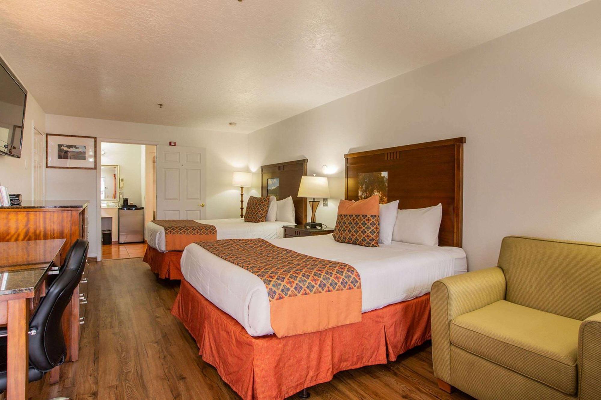 Sandia Peak Inn Old Town Abq, A Howard Johnson By Wyndham アルバカーキ エクステリア 写真