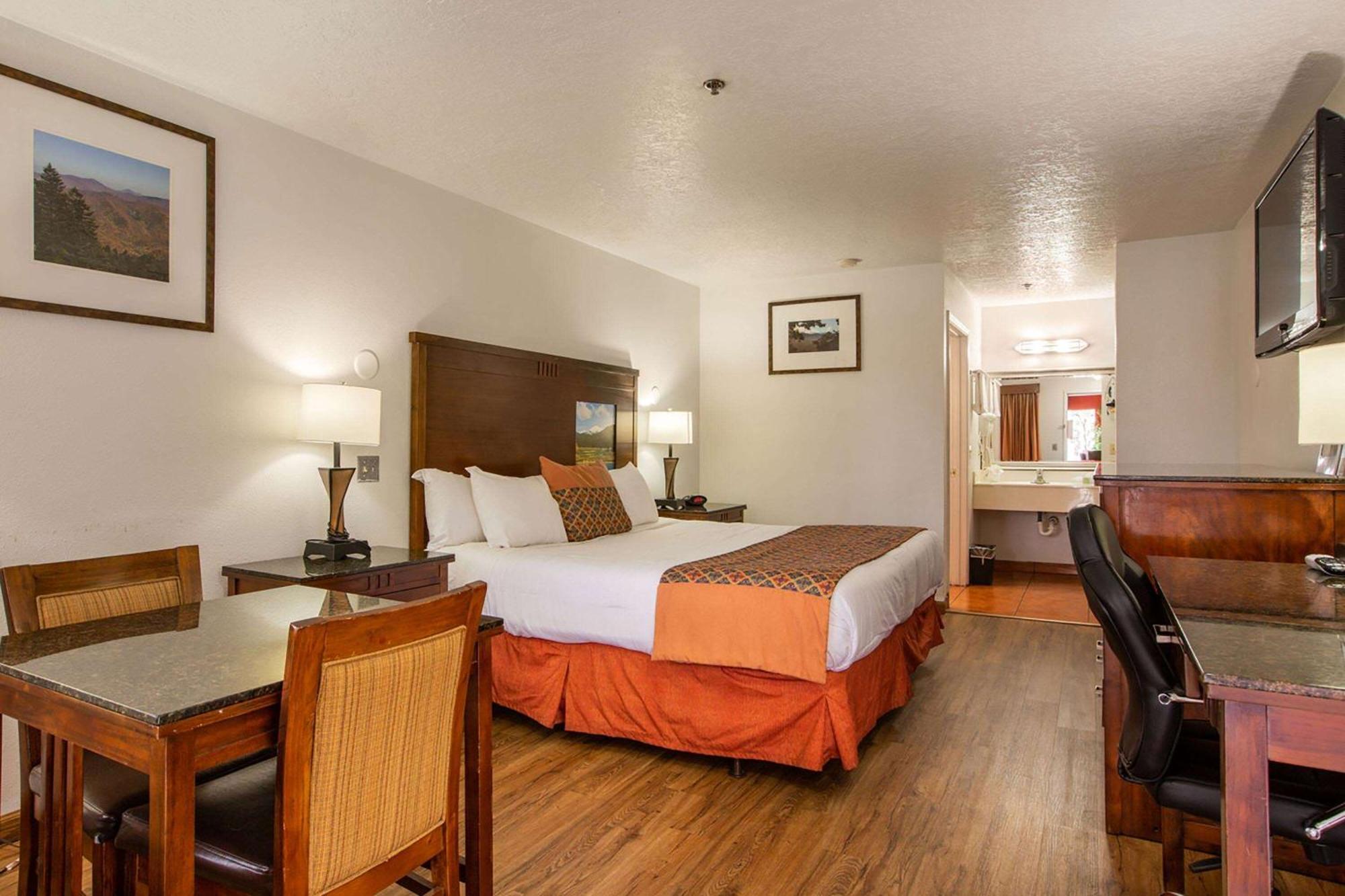 Sandia Peak Inn Old Town Abq, A Howard Johnson By Wyndham アルバカーキ エクステリア 写真