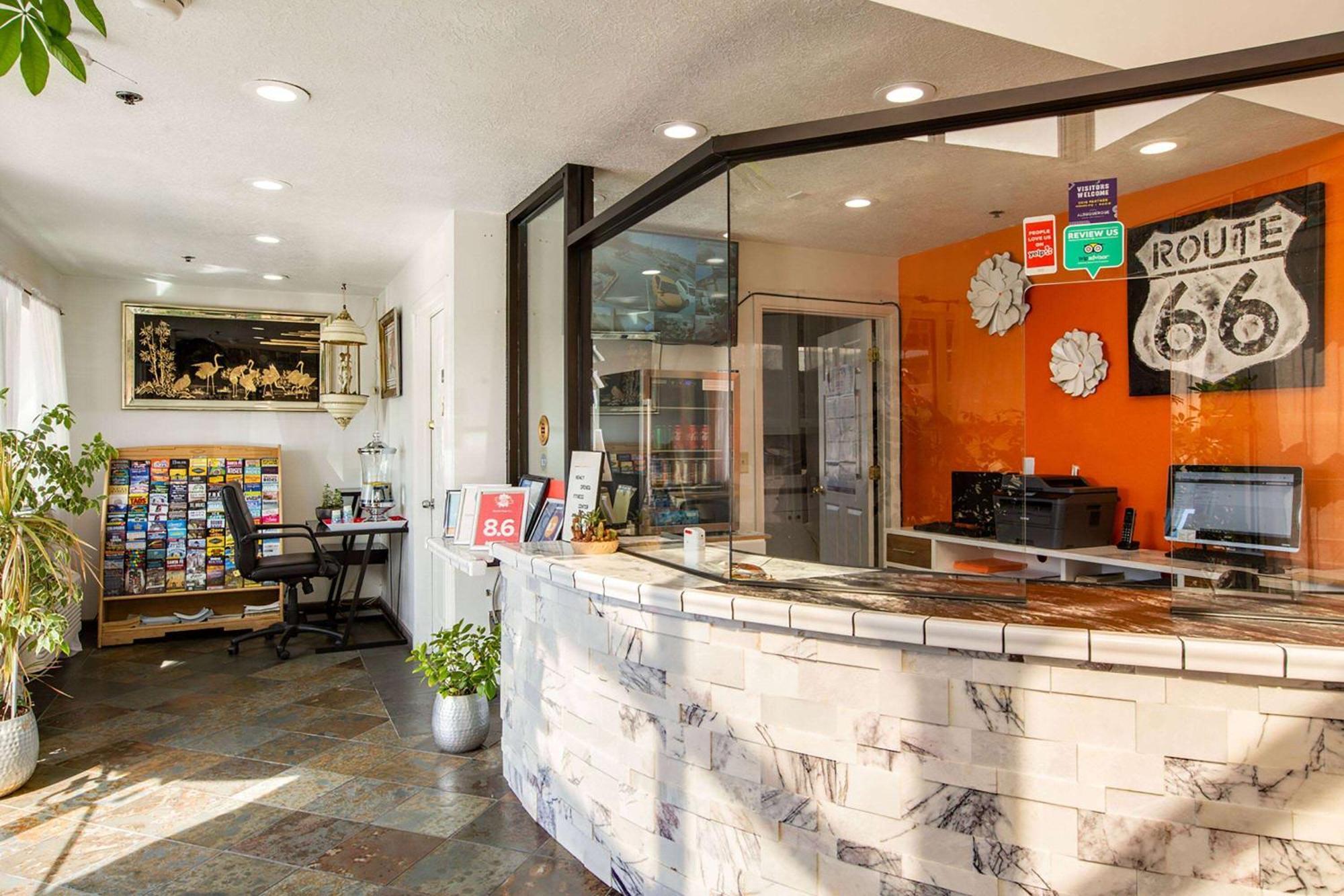Sandia Peak Inn Old Town Abq, A Howard Johnson By Wyndham アルバカーキ エクステリア 写真