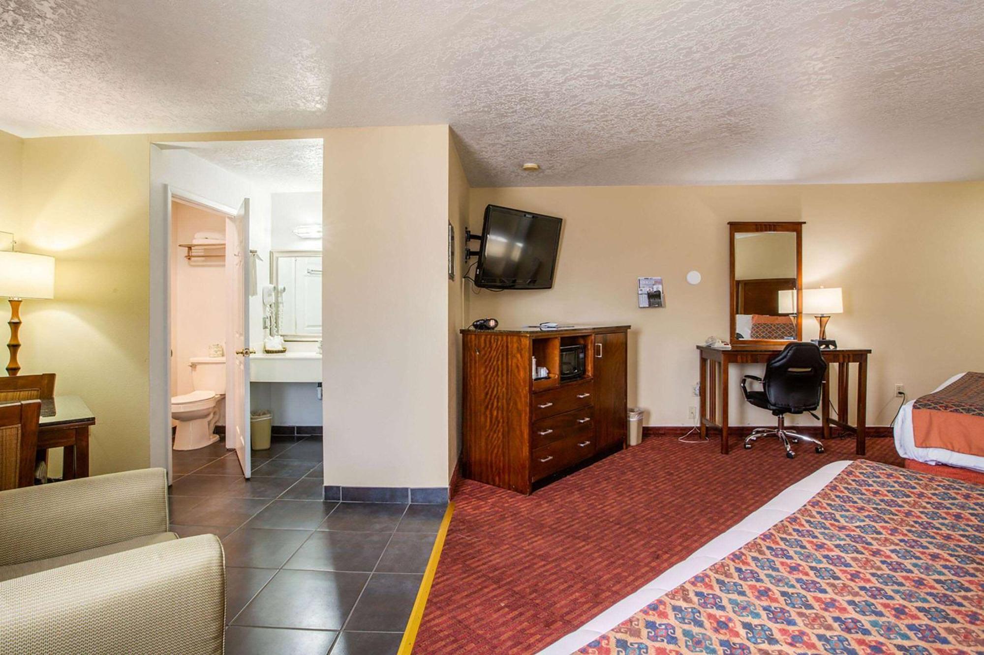 Sandia Peak Inn Old Town Abq, A Howard Johnson By Wyndham アルバカーキ エクステリア 写真