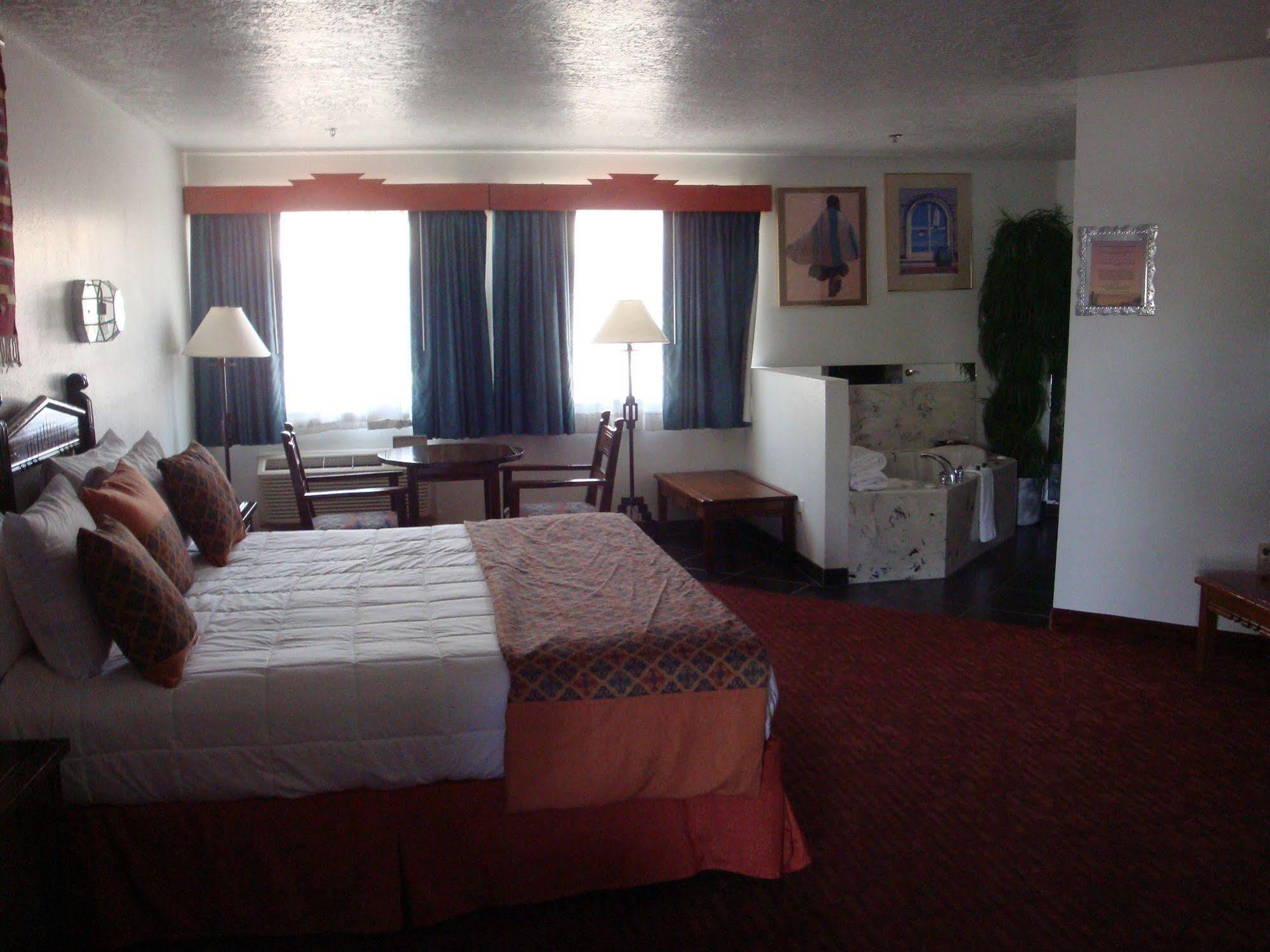 Sandia Peak Inn Old Town Abq, A Howard Johnson By Wyndham アルバカーキ エクステリア 写真