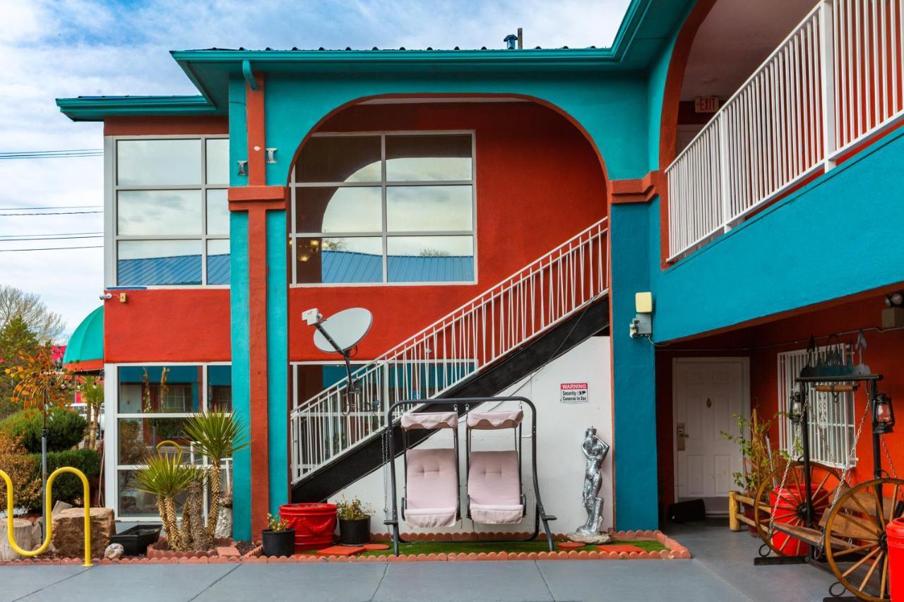 Sandia Peak Inn Old Town Abq, A Howard Johnson By Wyndham アルバカーキ エクステリア 写真