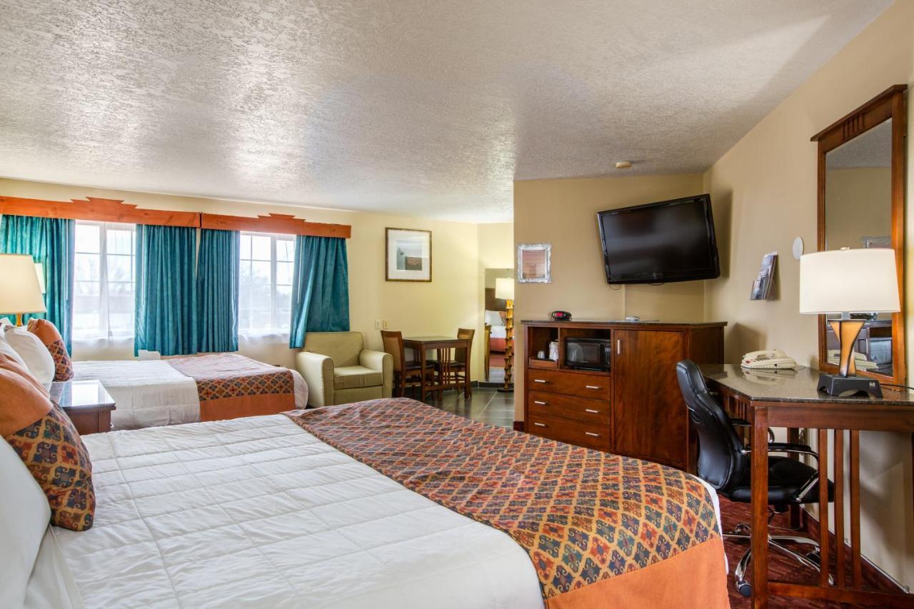 Sandia Peak Inn Old Town Abq, A Howard Johnson By Wyndham アルバカーキ エクステリア 写真