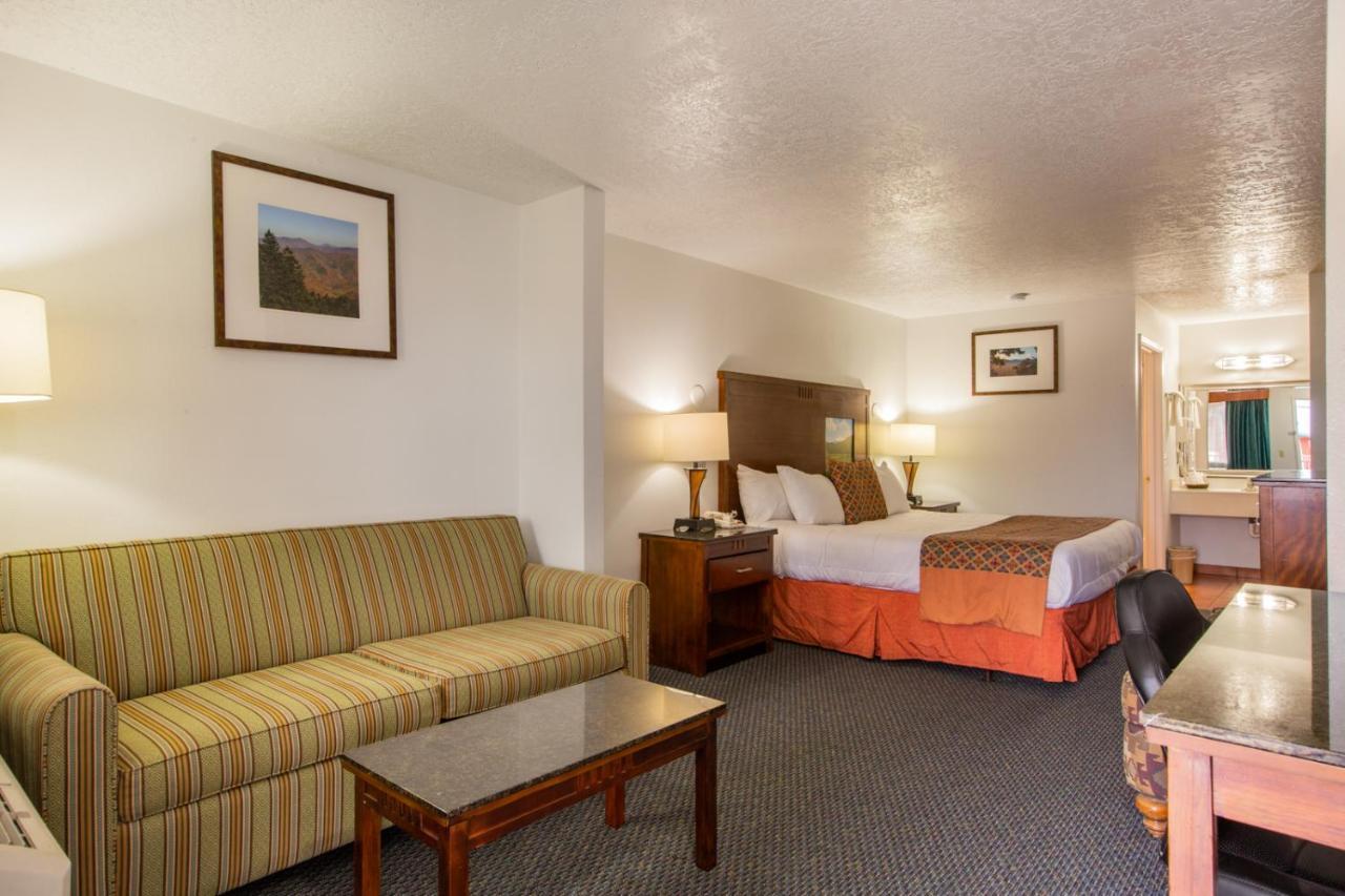 Sandia Peak Inn Old Town Abq, A Howard Johnson By Wyndham アルバカーキ エクステリア 写真