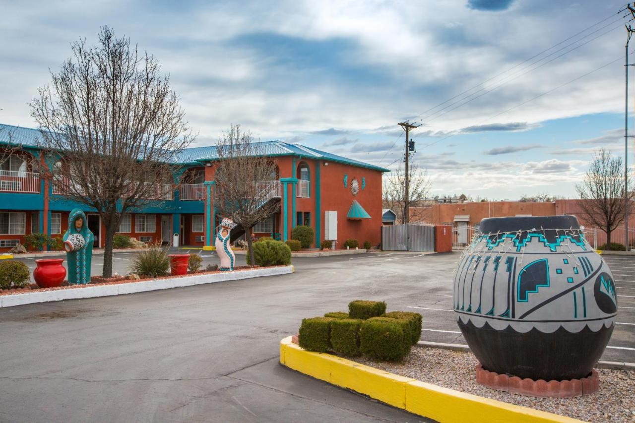 Sandia Peak Inn Old Town Abq, A Howard Johnson By Wyndham アルバカーキ エクステリア 写真