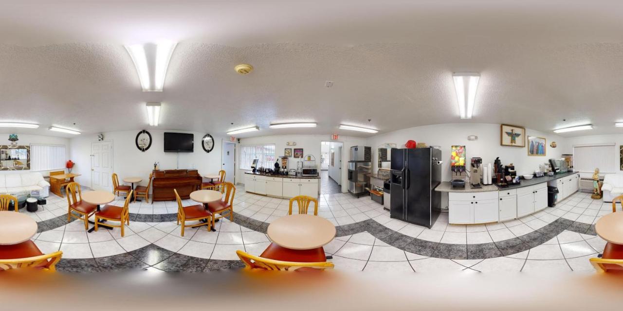 Sandia Peak Inn Old Town Abq, A Howard Johnson By Wyndham アルバカーキ エクステリア 写真