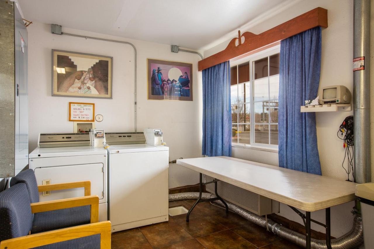 Sandia Peak Inn Old Town Abq, A Howard Johnson By Wyndham アルバカーキ エクステリア 写真
